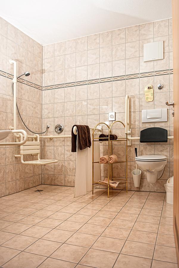 Hotel & Restaurant Zum Hirsch Romhild Kamer foto